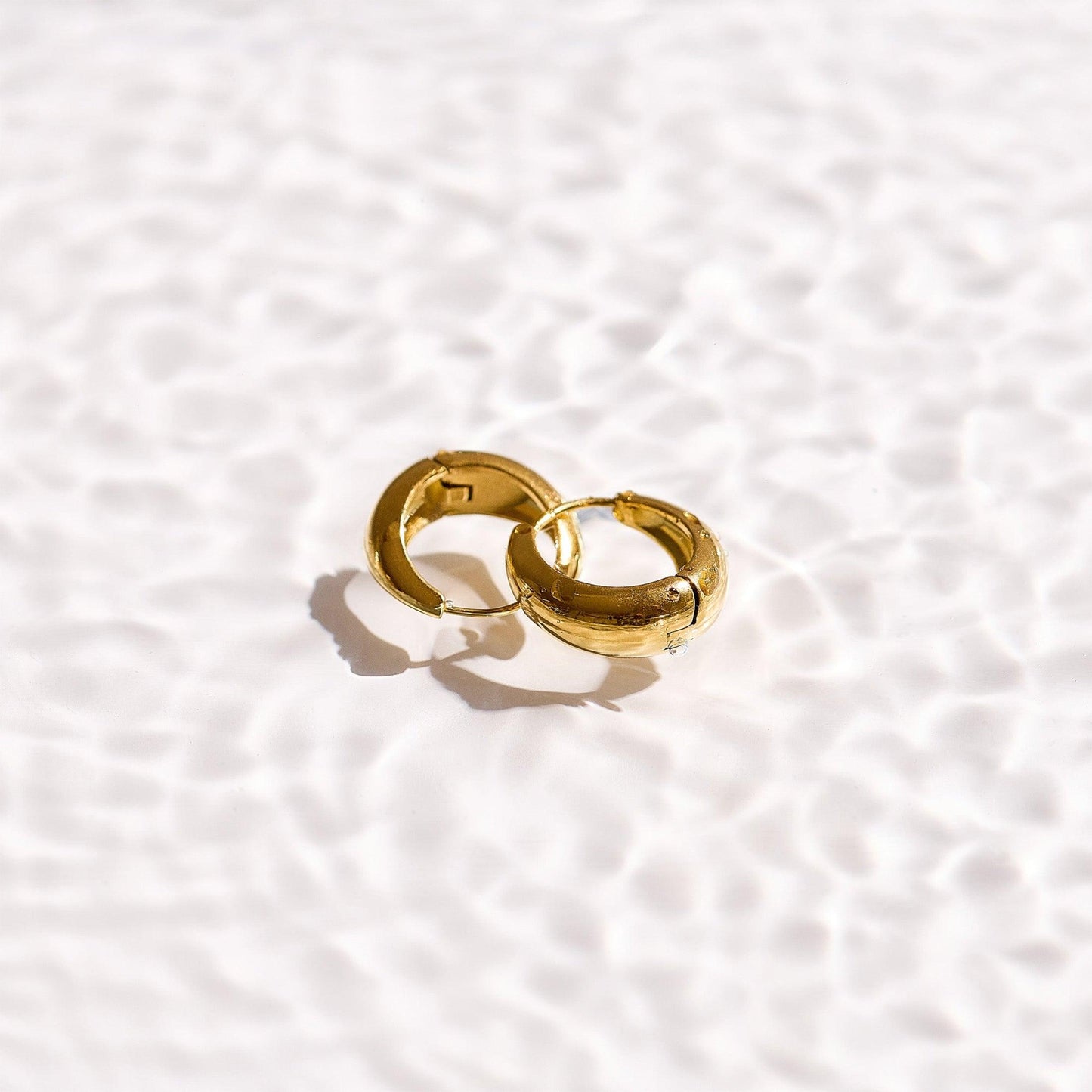 Teardrop Small Curve Hoop Earrings - EVRYJEWELS