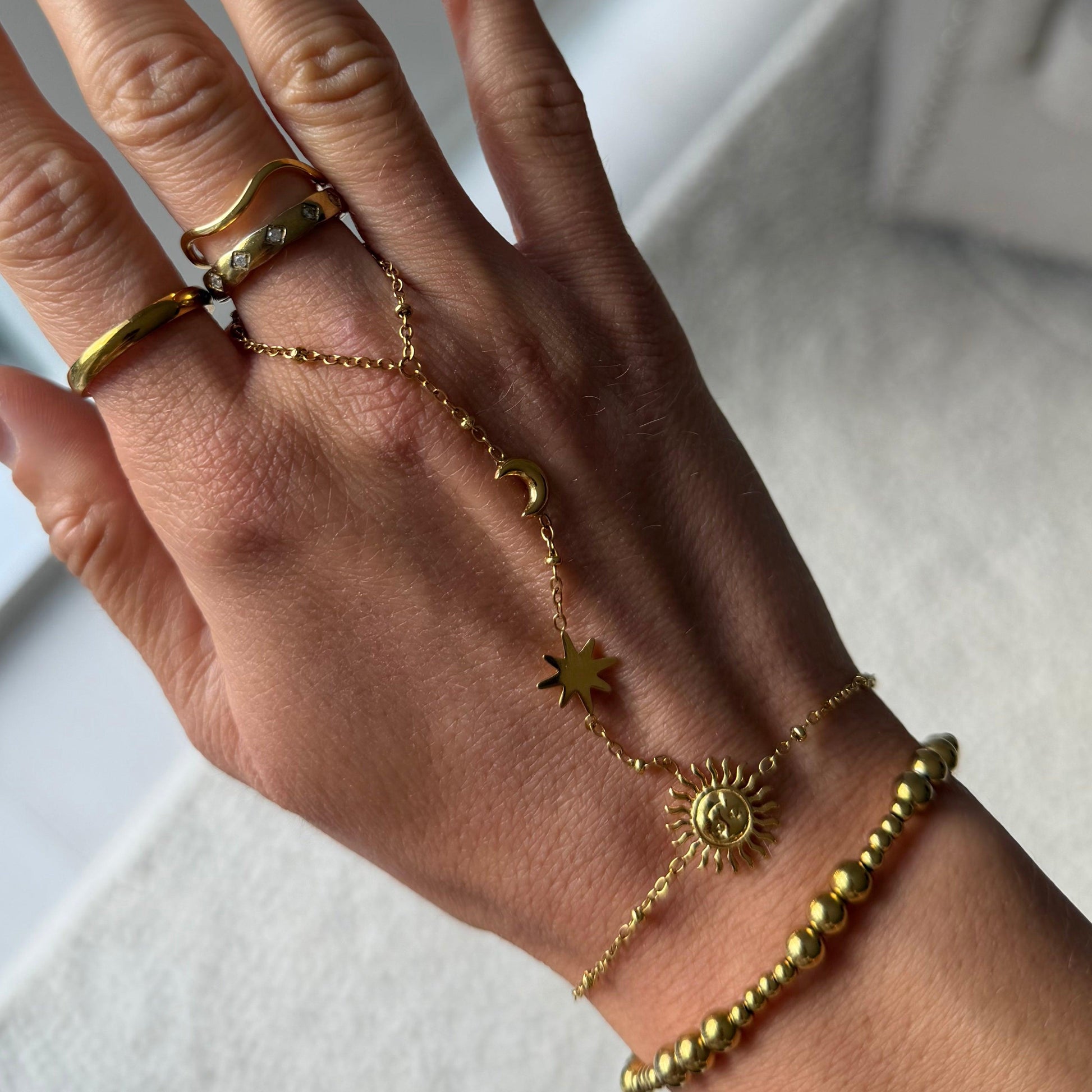Sunny Daze Hand Chain - EVRYJEWELS