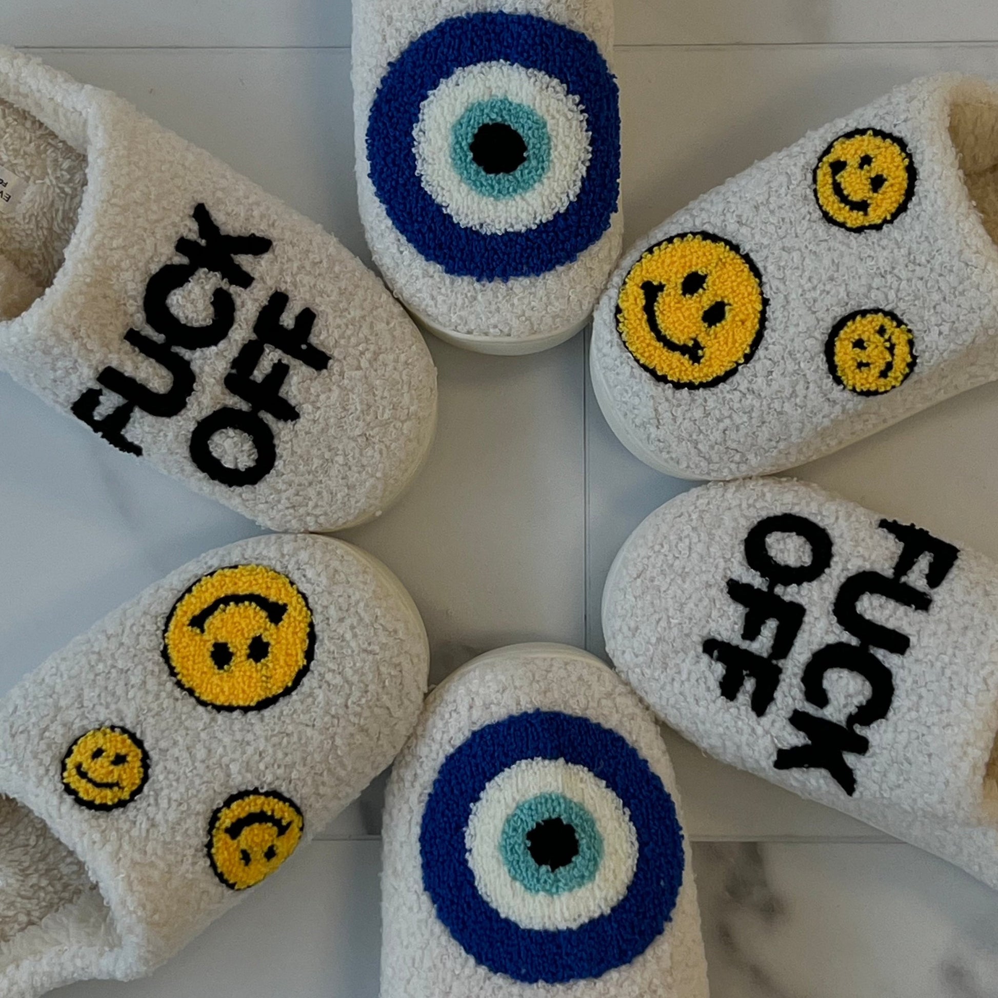 Smiley Slippers - EVRYJEWELS