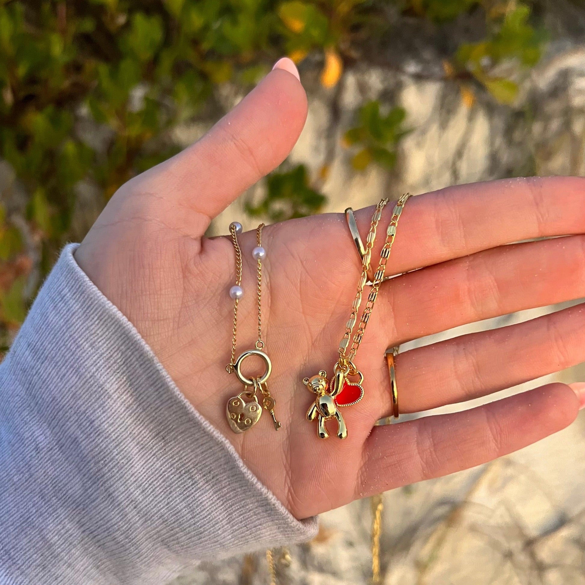 Bear Hug Necklace - EVRYJEWELS